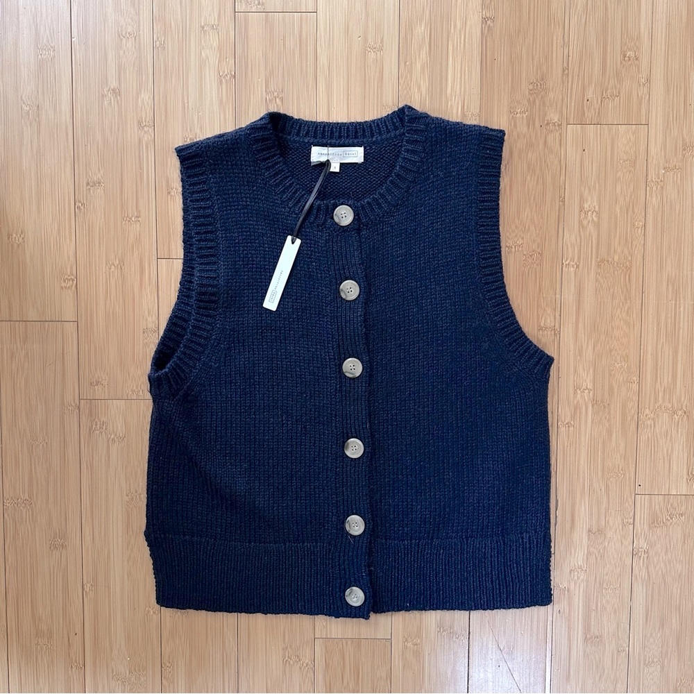 BNWT Hansel from Basel vest in navy SOLD OUT ♥️